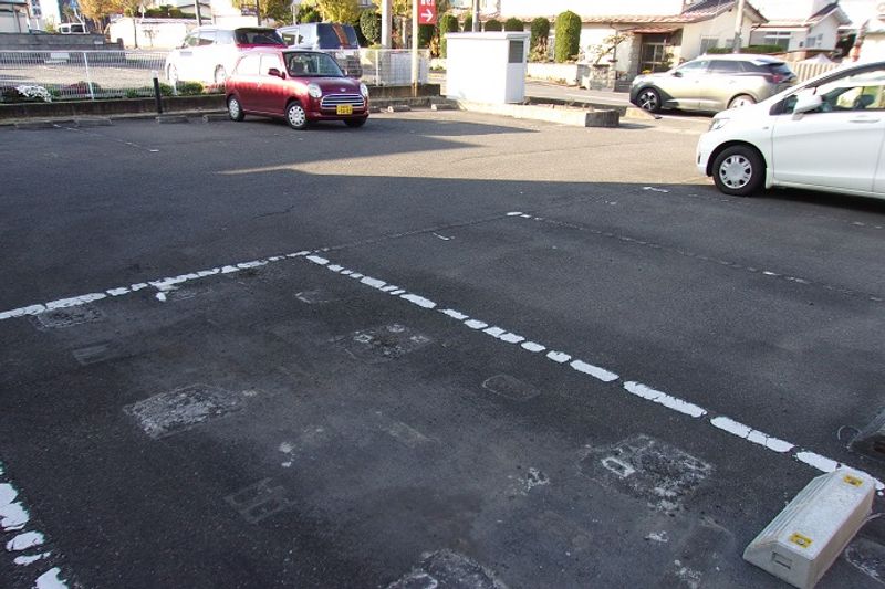レオパレスクレール 駐車場