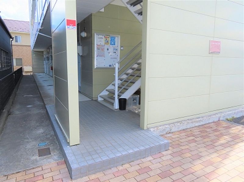 レオパレスカサブランカ エントランス