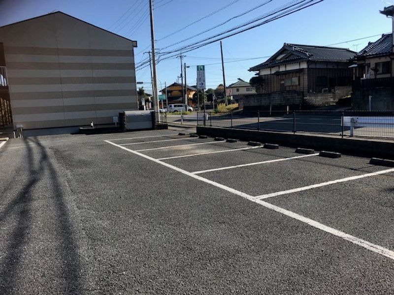 レオパレス柏屋 駐車場