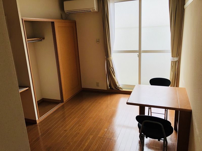 レオパレスルミエール 居間