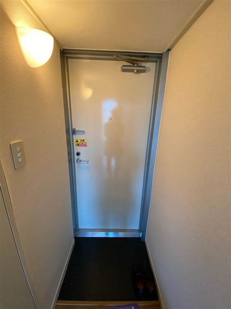 レオパレスけやき 玄関