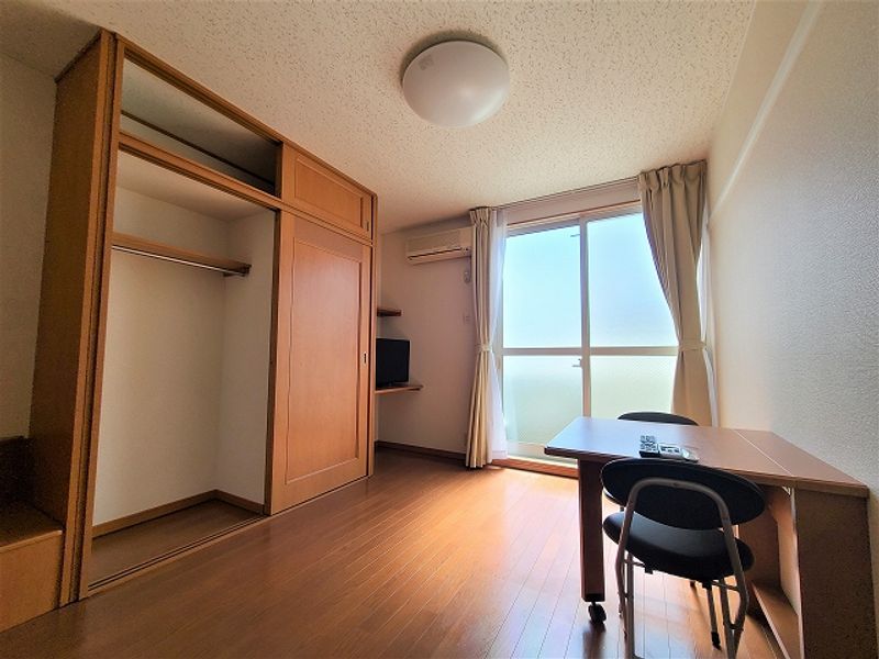 レオパレス若宮北 居間