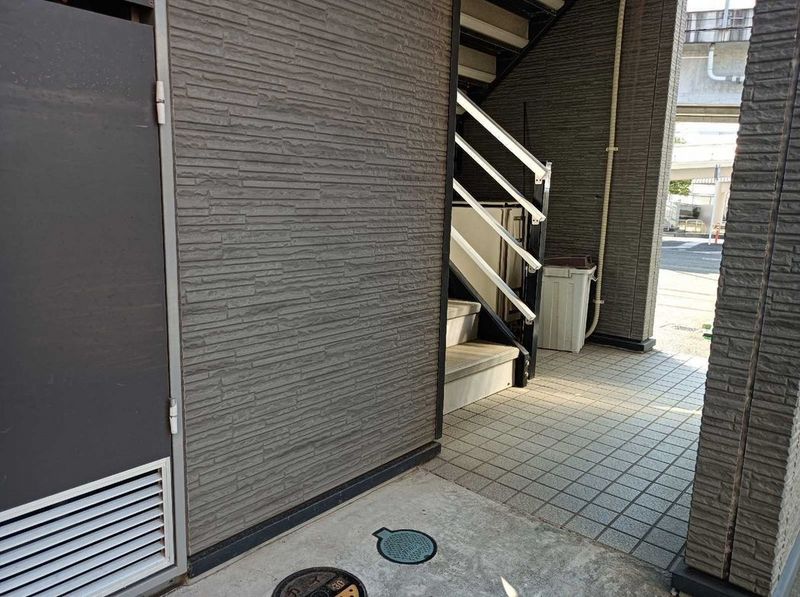 レオパレスサザンカ エントランス