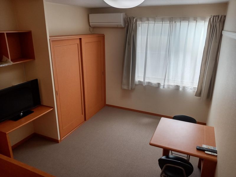 レオパレス宮城郷 居間