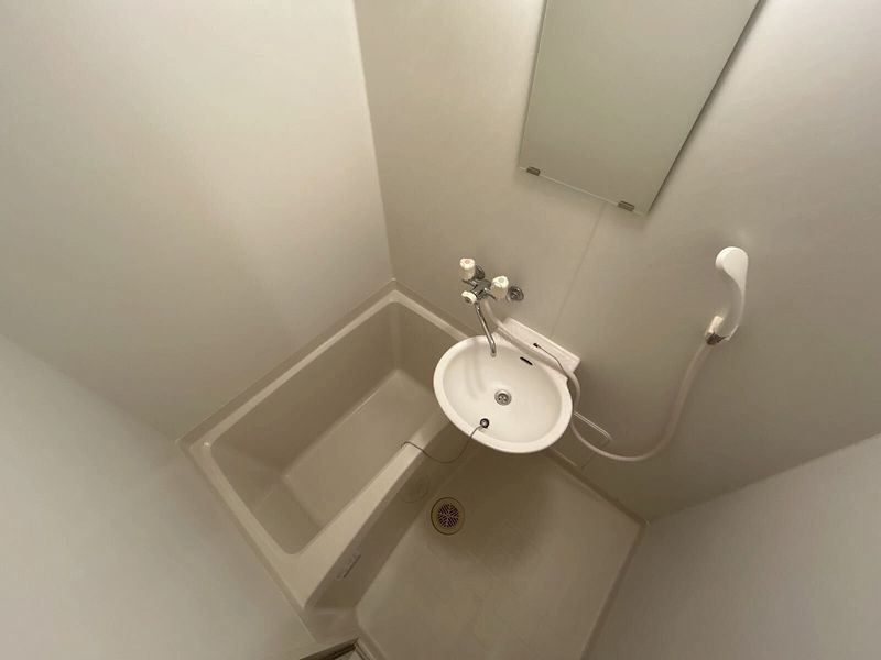 LEONEXT Ren Bathroom