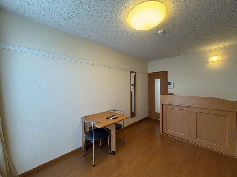 レオパレスグルヌーユ 居間