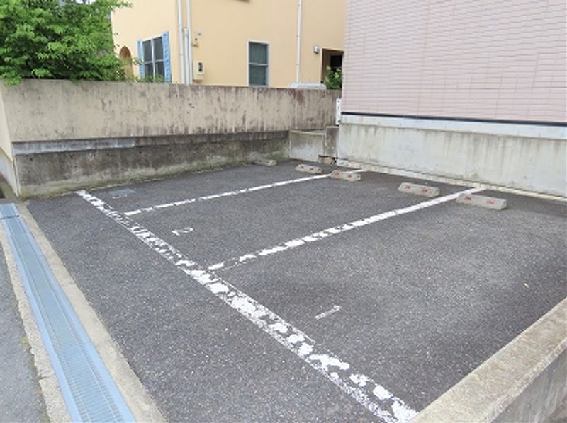 レオパレスレジデンス上松 駐車場