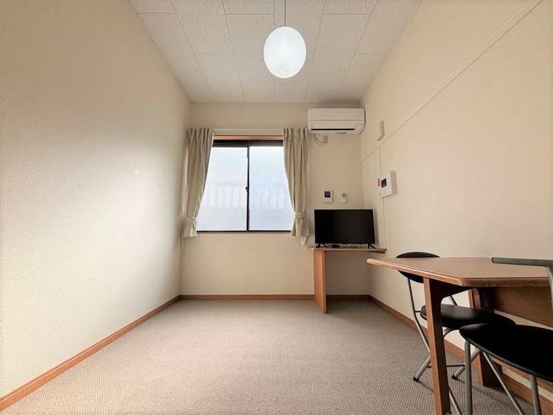 レオパレス中瀬町 居間