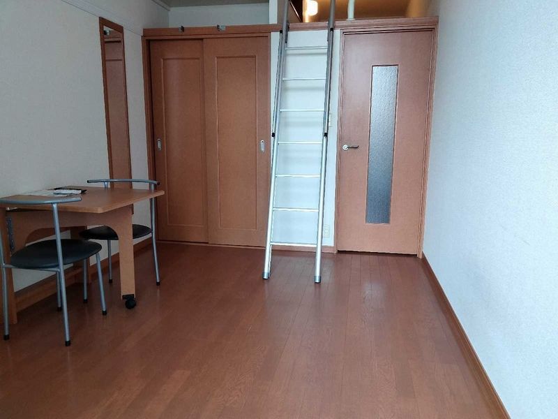 レオパレスコンフォート 居間