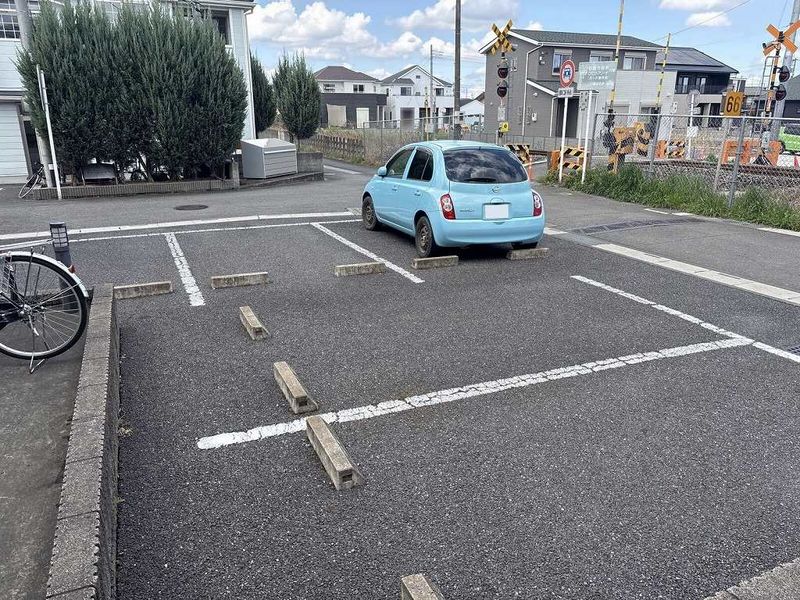 レオパレスロワメゾン 駐車場