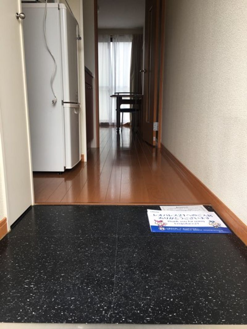 レオパレスマナ 玄関