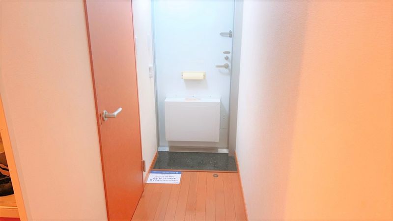 レオパレス道意１号 玄関