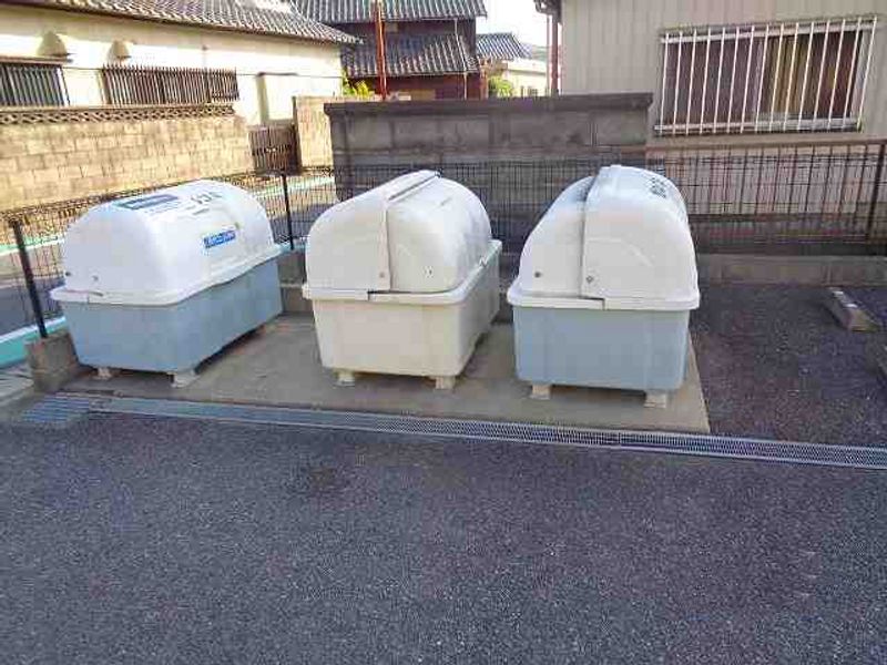 レオパレスアンソレイエ　下山 共用部分