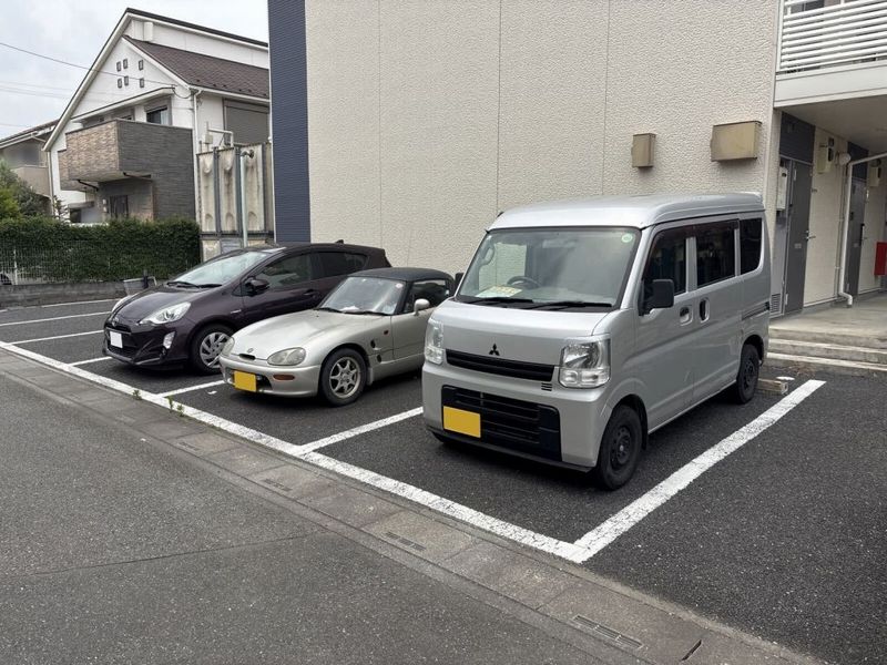 レオネクスト藤 駐車場