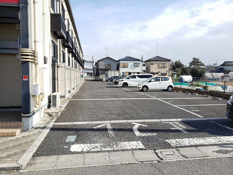レオパレスＮＡＧＡＫＵＲＡⅡ 駐車場