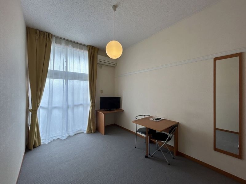 レオパレスクレスト 居間