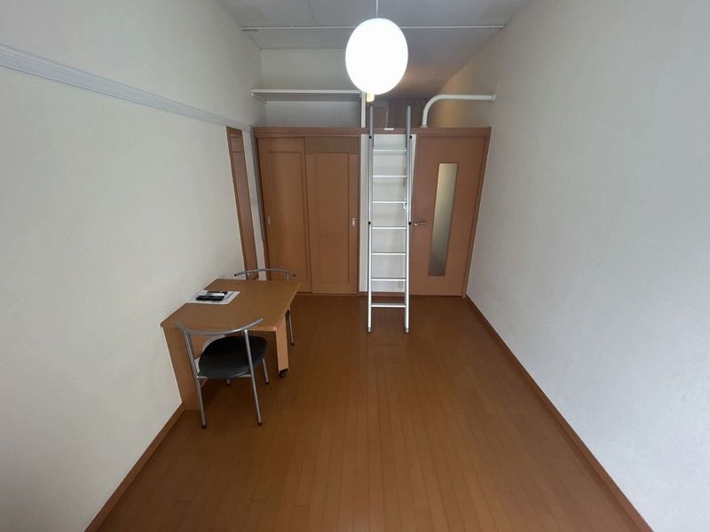 レオパレスサントーヨー 居間