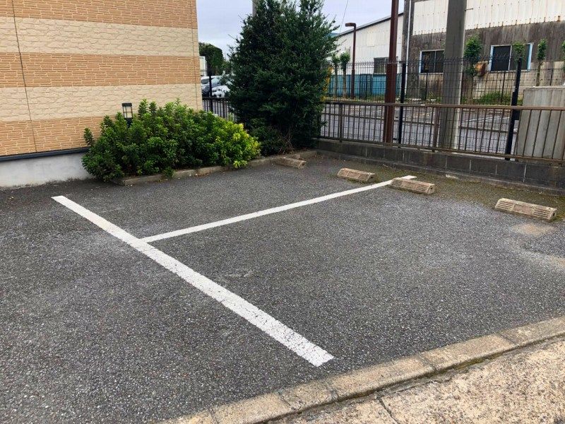 レオパレスグランドゥールⅡ 駐車場
