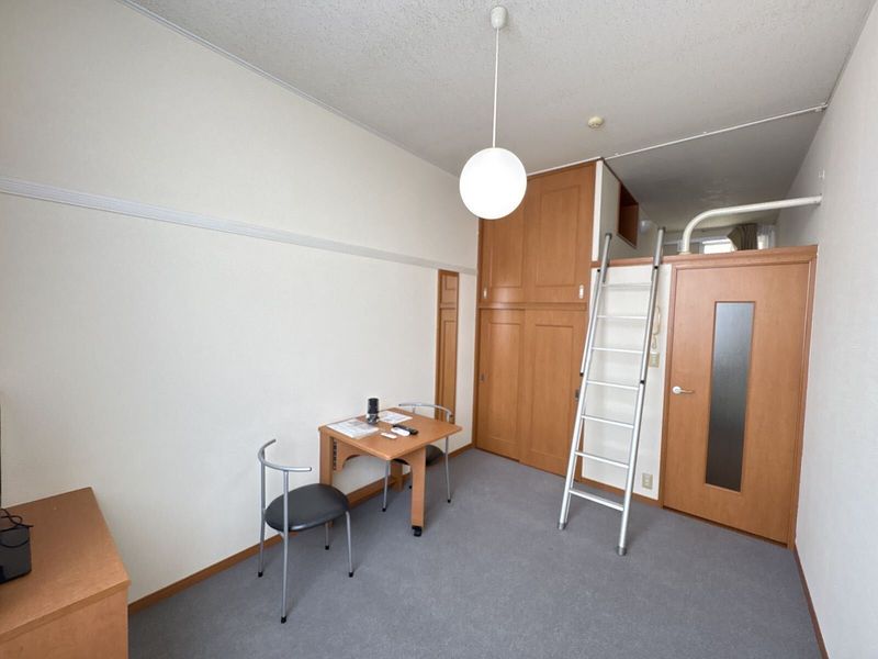 レオパレスＥＳＰＲＩＴ 居間