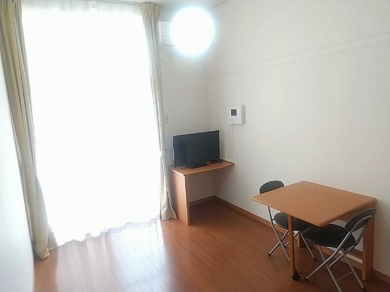 レオパレスさくらブリッサ 居間