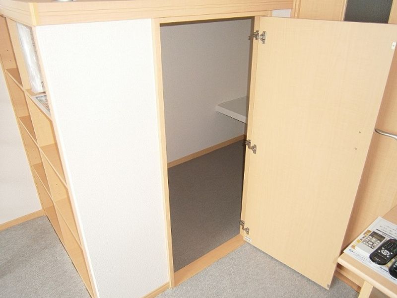 レオパレスルート１楓 収納