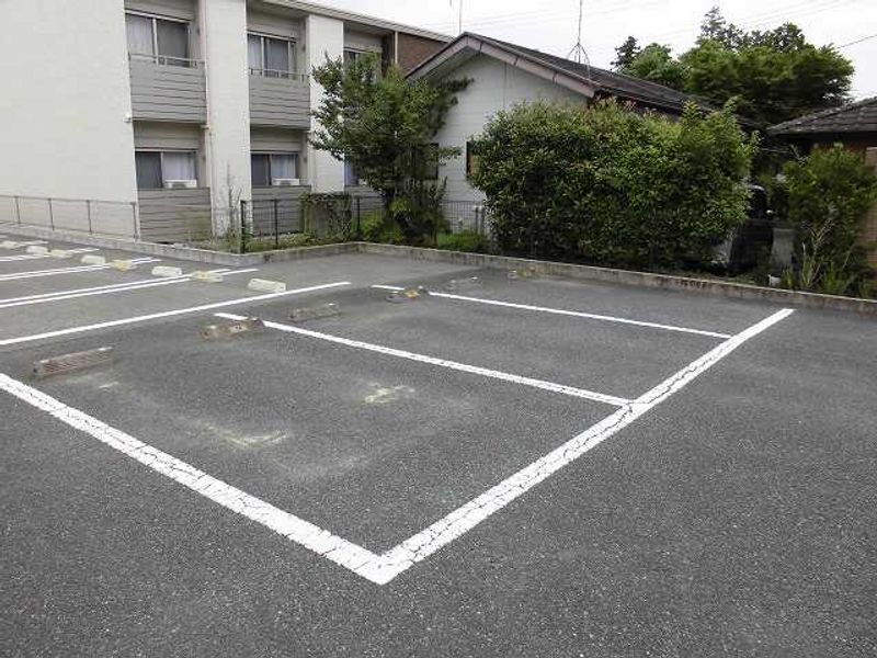 レオパレス宇多の里 駐車場