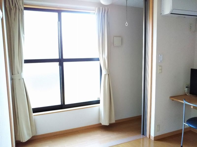 レオパレスさくらｃ 居間