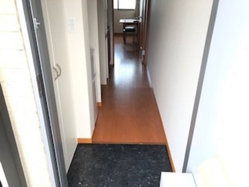 レオパレスロハス　Ｃ 玄関