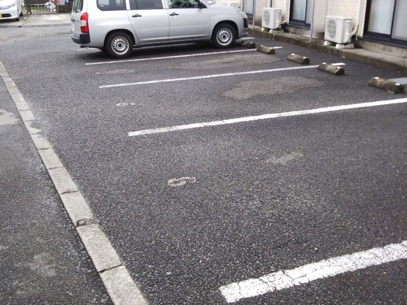 レオパレスワールド 駐車場
