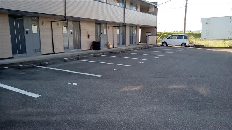 レオパレス黒瀬 駐車場