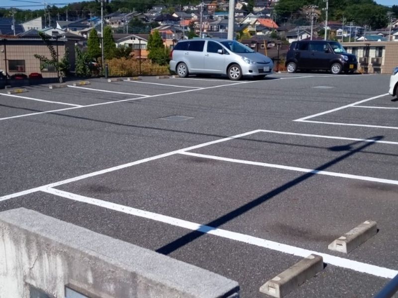 レオネクストエンメイバシ 駐車場