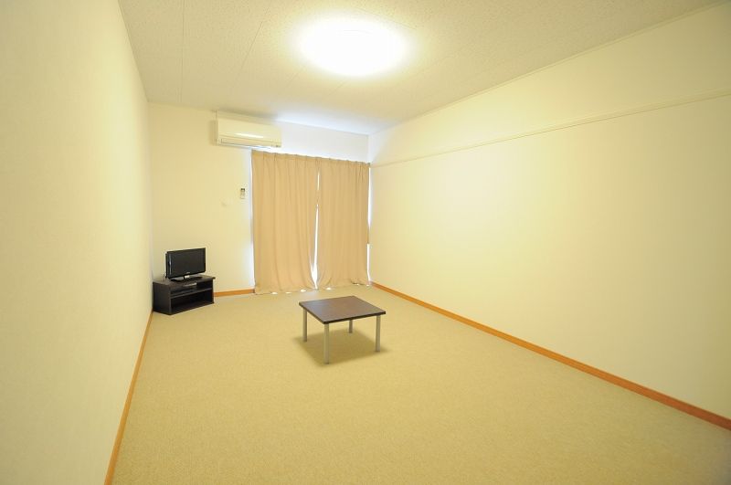 レオパレスコンフォルテ 居間