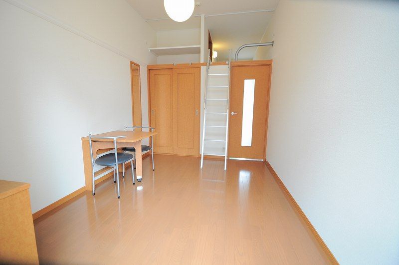 レオパレスエスポワール 居間