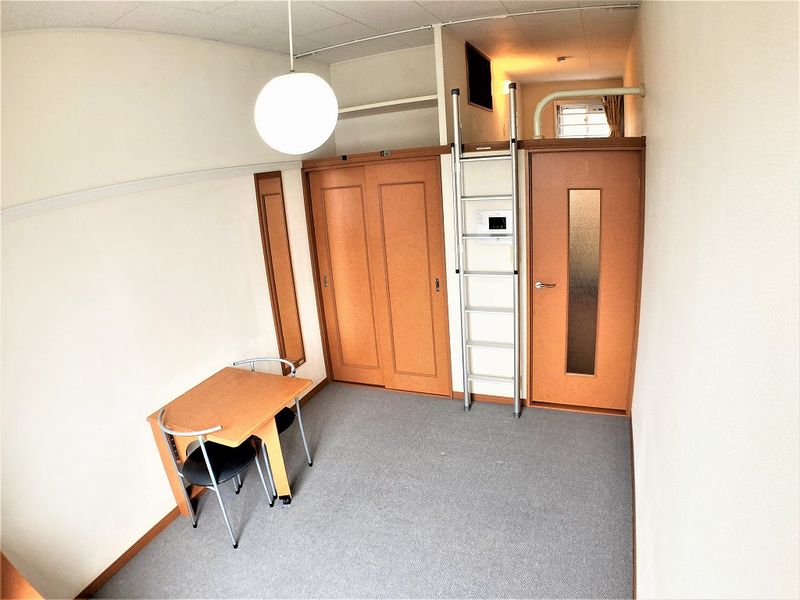 レオパレスウエストゴールド 居間