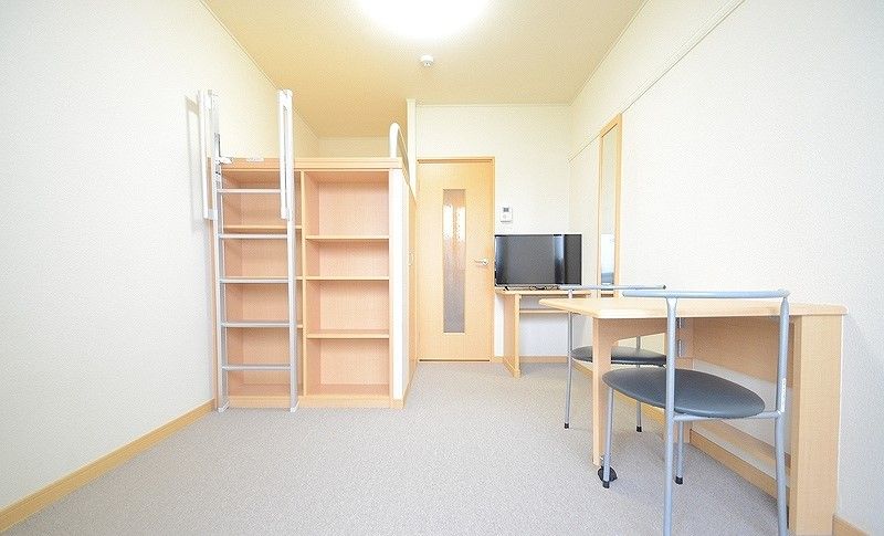 レオパレス笹口 居間