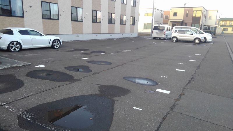 レオパレスハピネス１２４ 駐車場