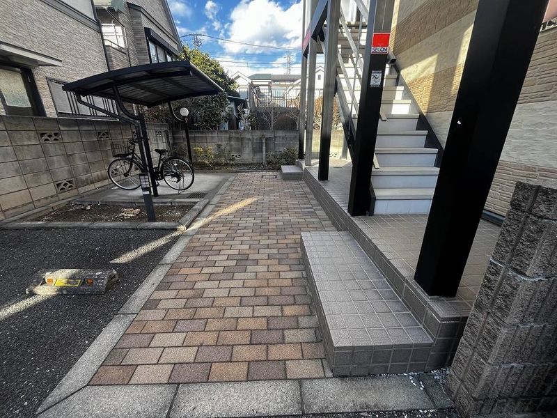 レオパレス愛風 エントランス