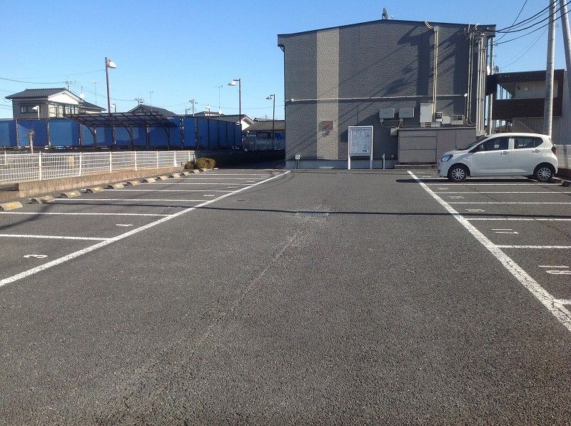 レオパレスウエオレットキンセイ 駐車場