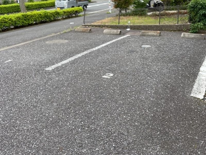 レオパレスシャイニング 駐車場