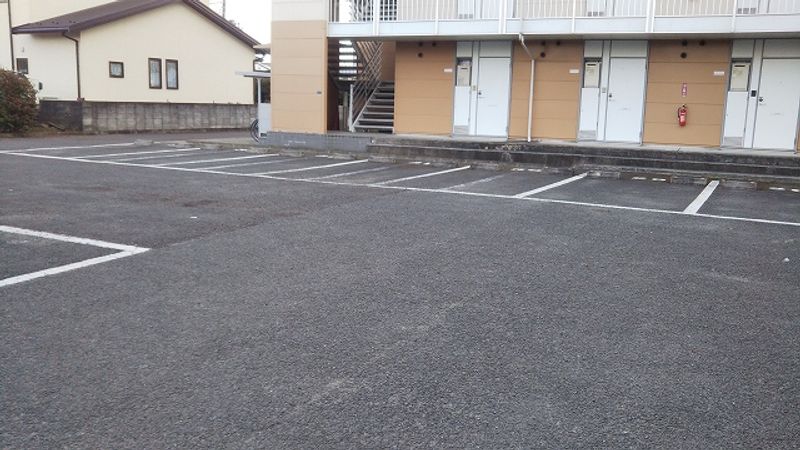 レオパレスアルシオネ 駐車場