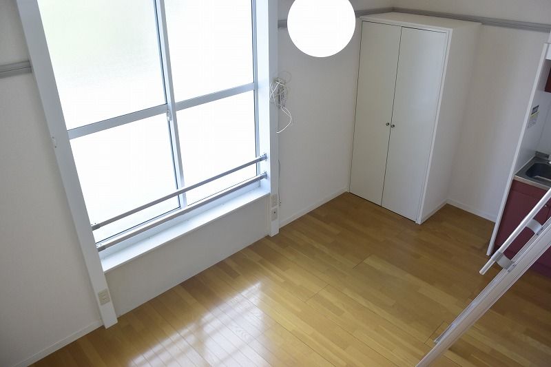 レオパレス上野西 居間
