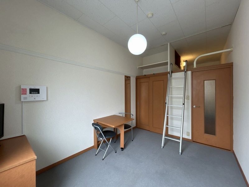 レオパレス屋形の森 居間