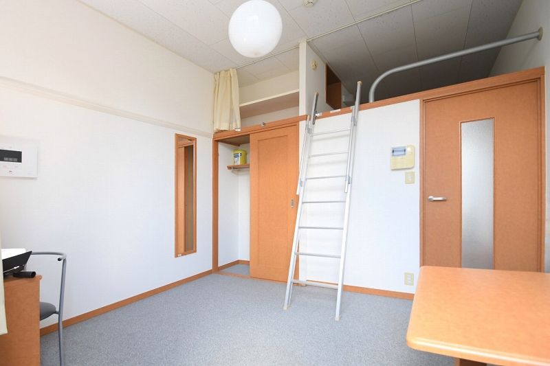 レオパレスＣＣＯＴＴ 居間