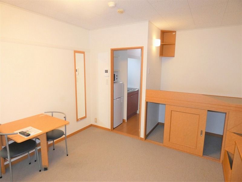 レオパレス加那 居間