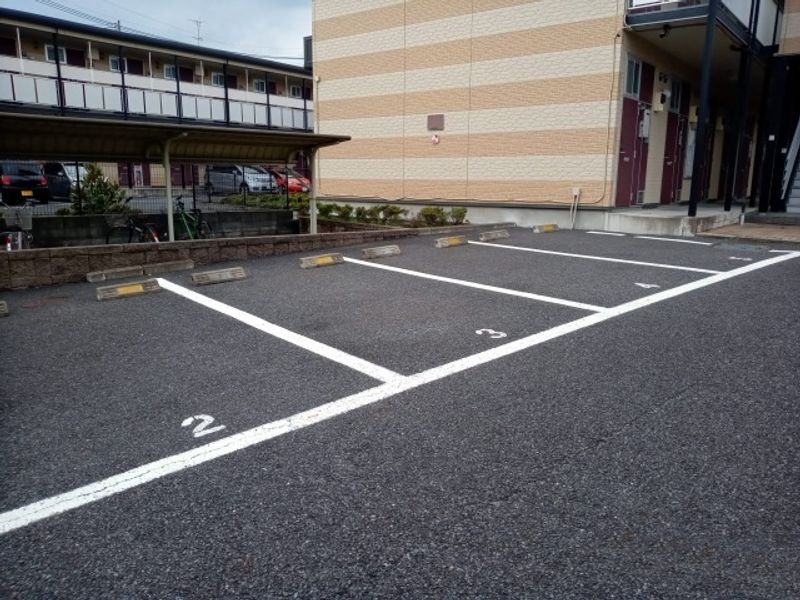レオパレス千年の時 駐車場