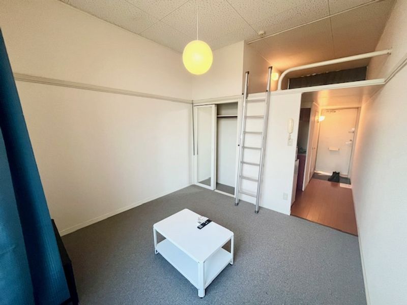 レオパレスディオネ 居間