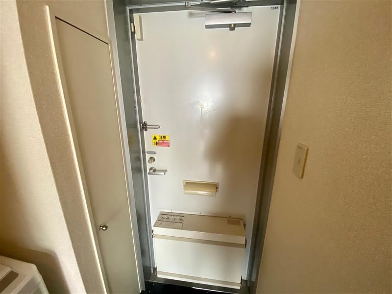 レオパレスシャンブル壱番館 玄関