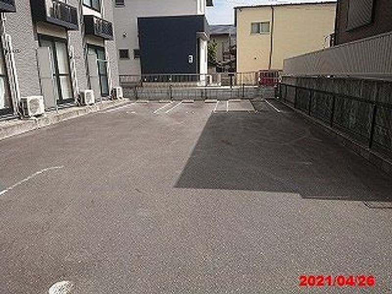 レオパレスじょいはうす 駐車場
