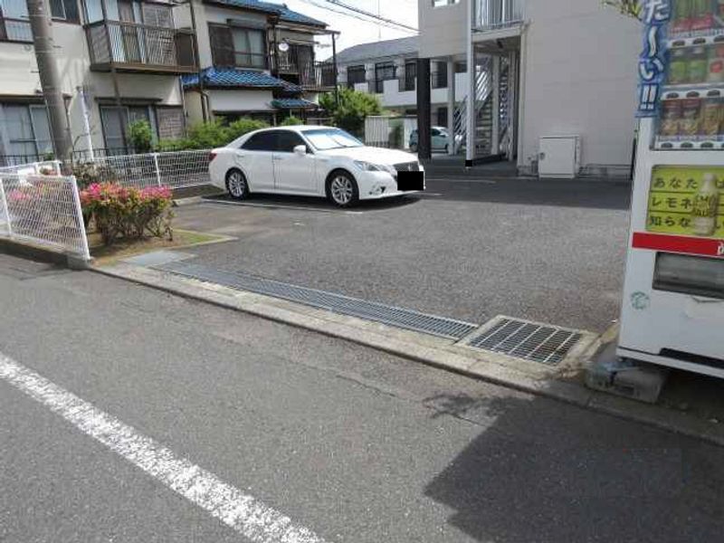 レオパレスペアトゥルース 駐車場