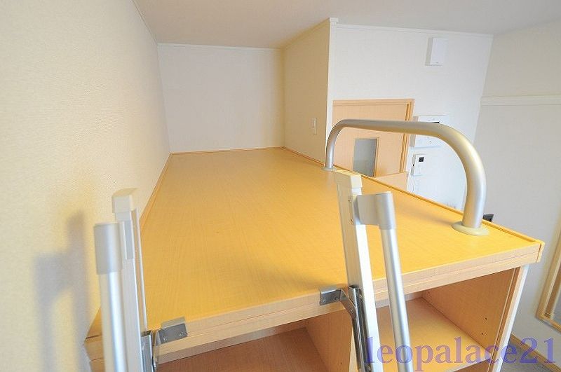 レオパレス南殿 収納